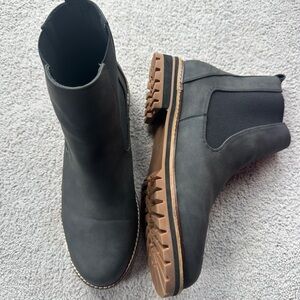 Black Women's Chukka Boots with Lug Sole